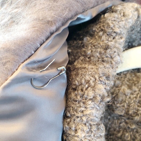 Vintage Taupe Boucle Sweater with Detachable Shearling Collar - Picture 11 of 14